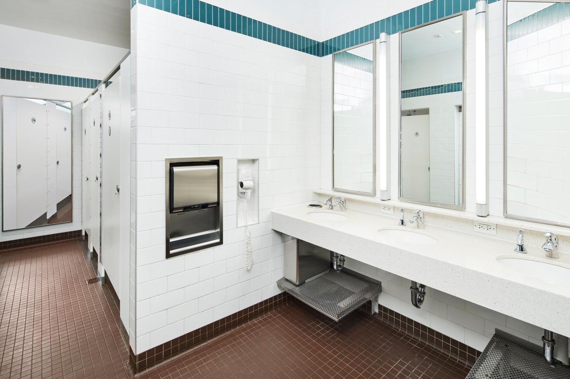 Bed Men's 6-Bed Dormitory
