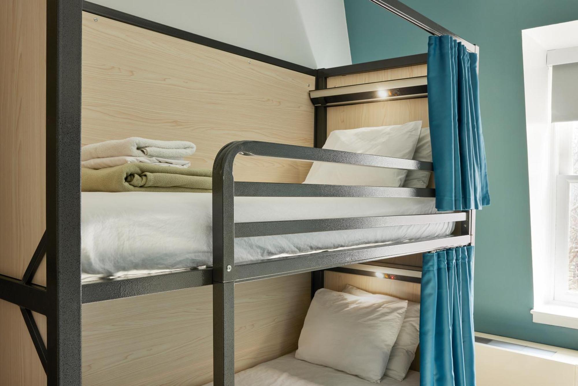 Bed Men's 6-Bed Dormitory